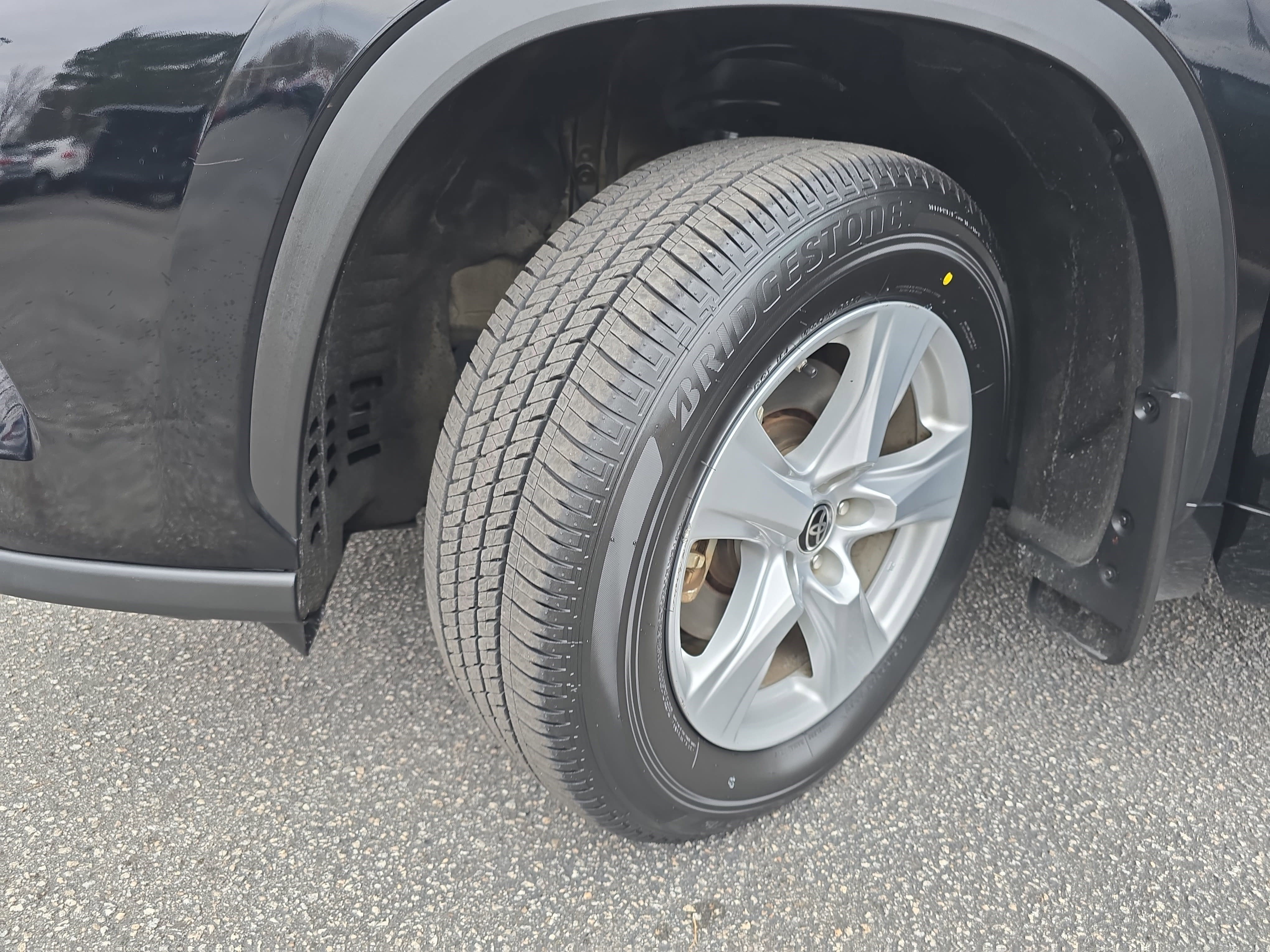 Used 2021 Toyota Highlander L image 28