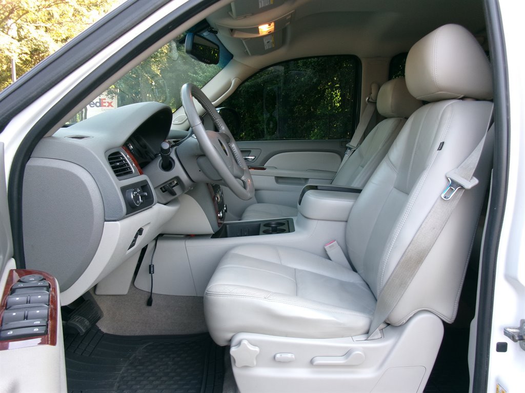 Used 2011 Chevrolet Avalanche LT RWD image 11