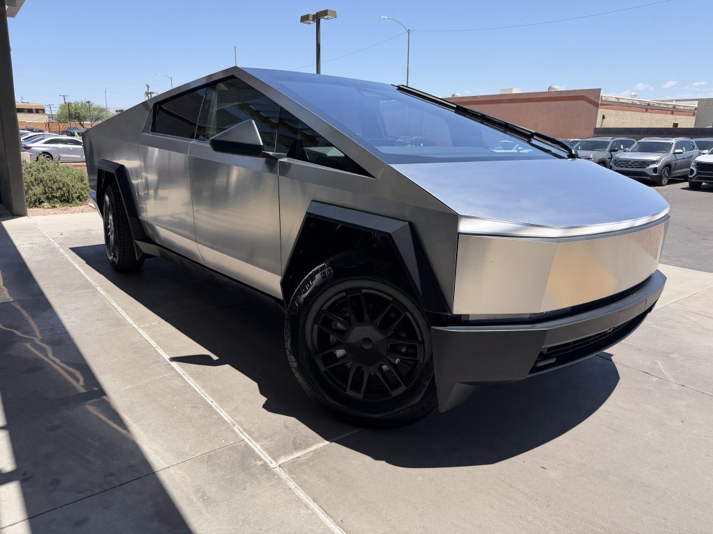 Used 2024 Tesla Cybertruck AWD Crew Cab image 6