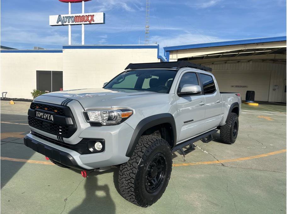 Used 2020 Toyota Tacoma TRD Off-Road w/ Technology Package AWD/4WD image 2
