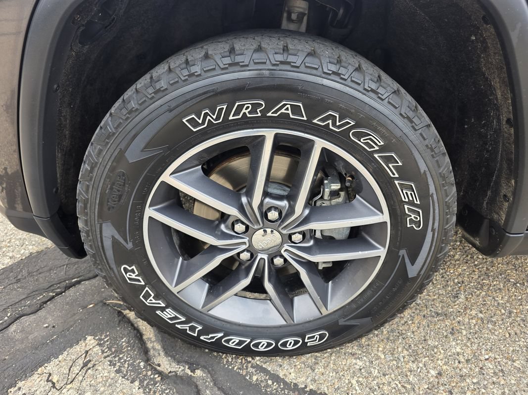 Used 2017 Jeep Grand Cherokee Limited AWD/4WD image 40