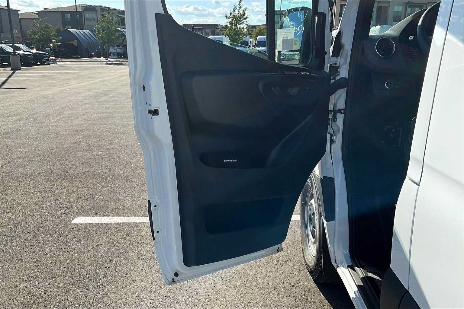 Used 2025 Mercedes-Benz Sprinter 2500 image 11