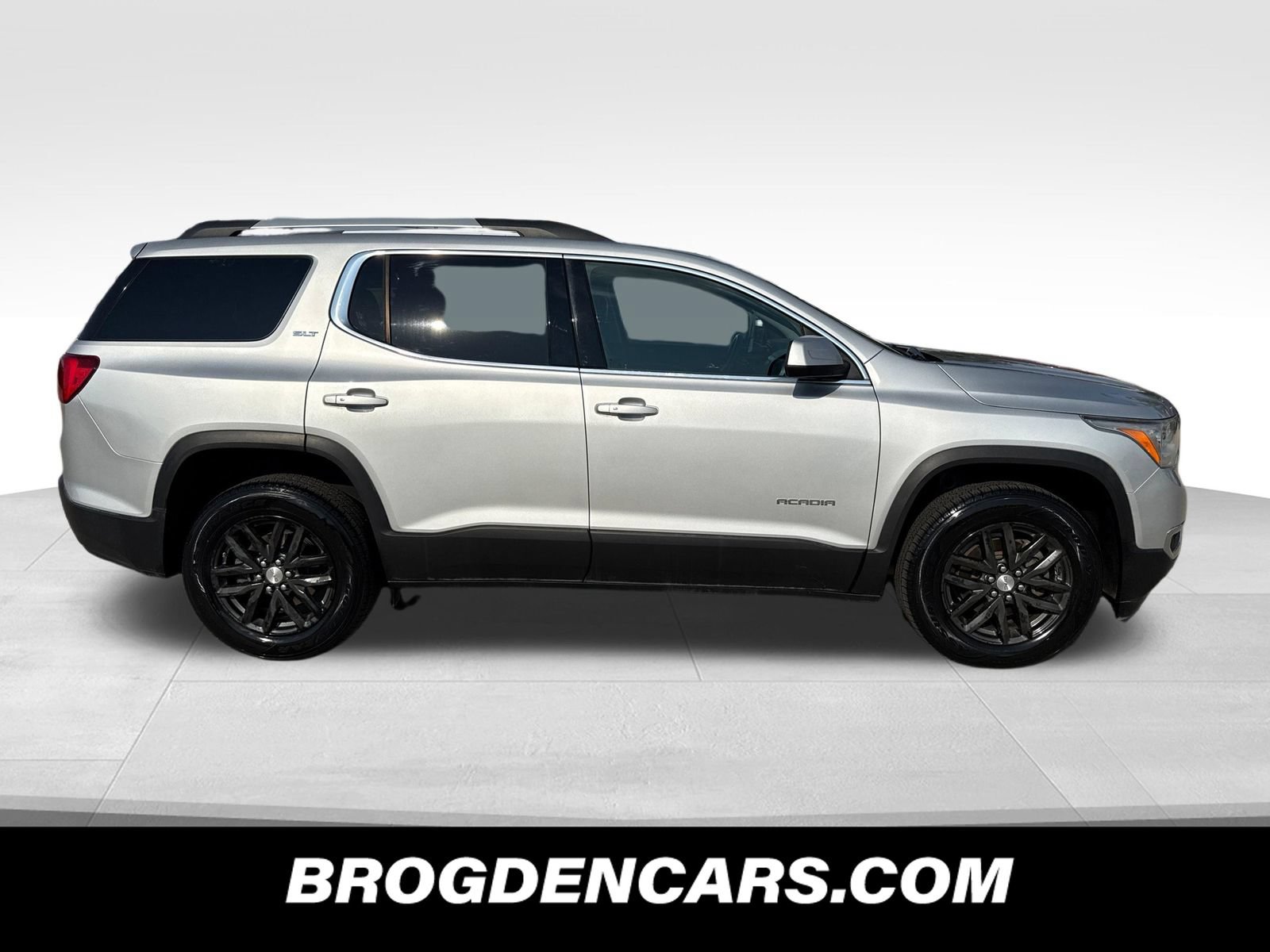 Used 2019 GMC Acadia SLT FWD image 2