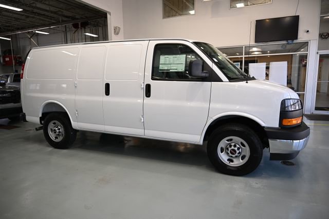 New 2026 GMC Savana 3500 w/ Driver Convenience Package RWD image 4