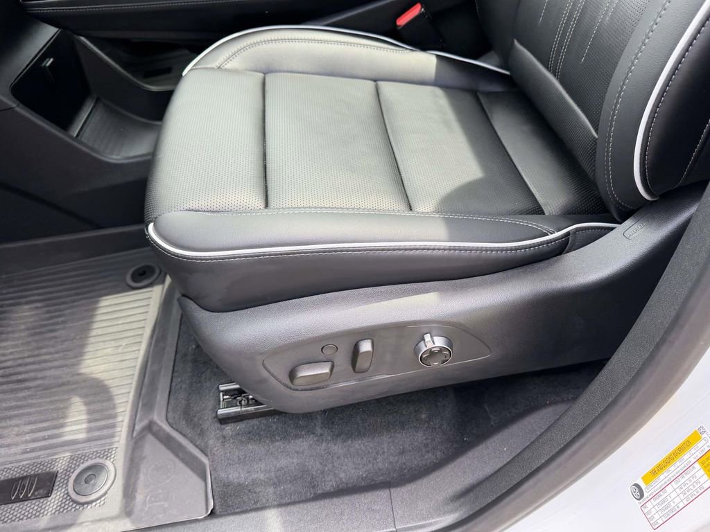 Used 2025 Buick Enclave Avenir w/ Super Cruise Package FWD image 17