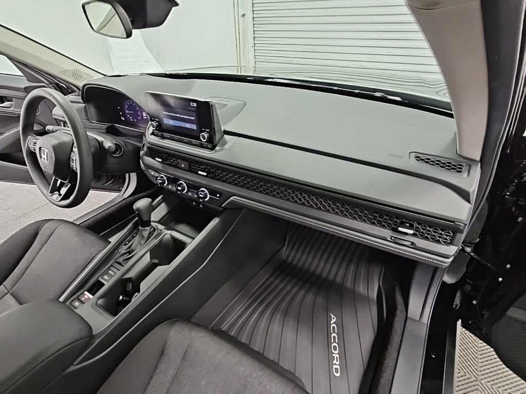 Used 2025 Honda Accord SE image 35