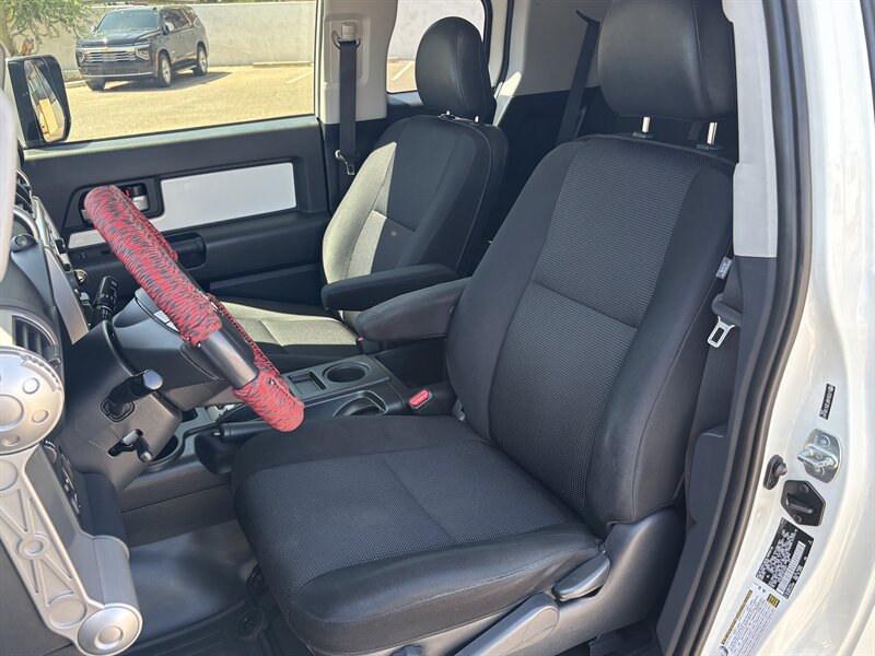 Used 2014 Toyota FJ Cruiser 4WD w/ Upgrade Package image 20
