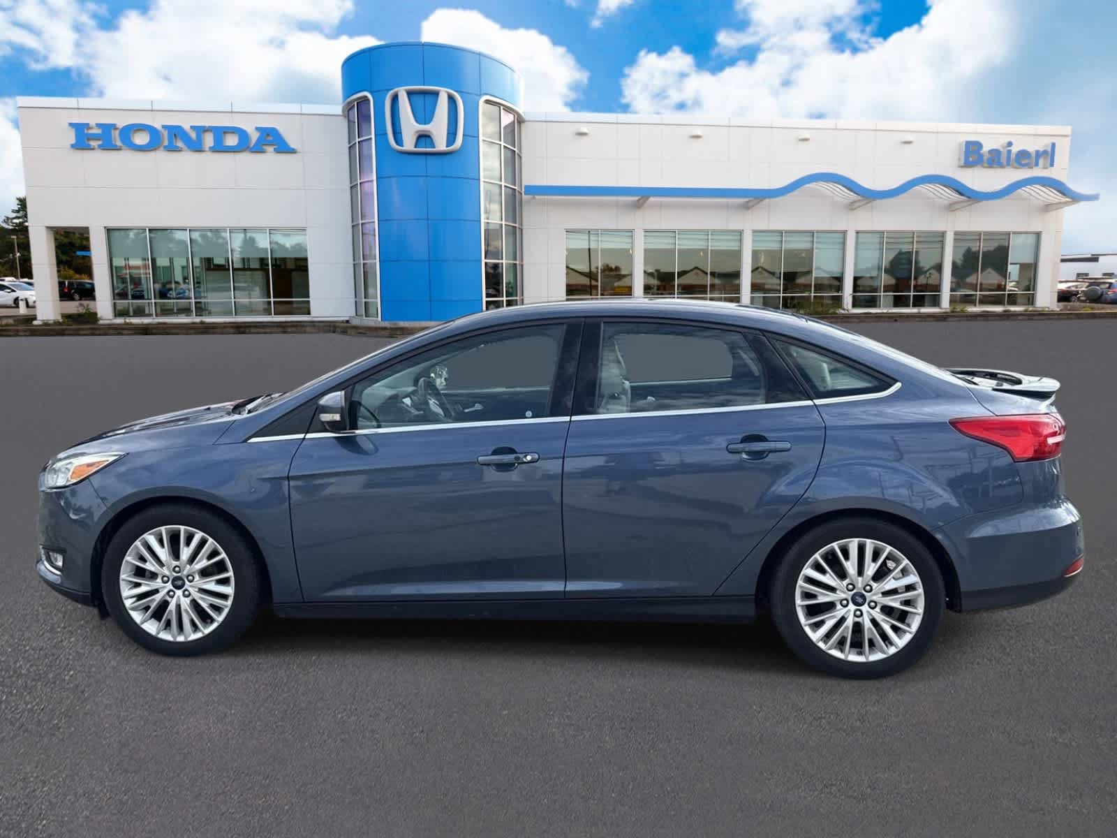 Used 2018 Ford Focus Titanium FWD image 2