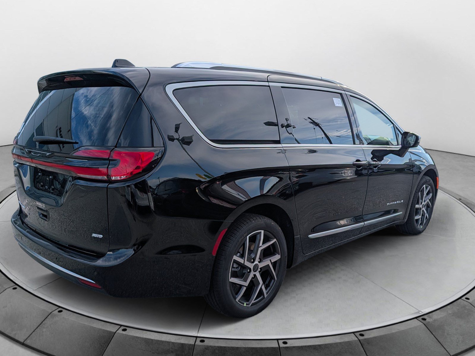 New 2027 Chrysler Pacifica Pinnacle w/ Theater Group AWD/4WD image 3