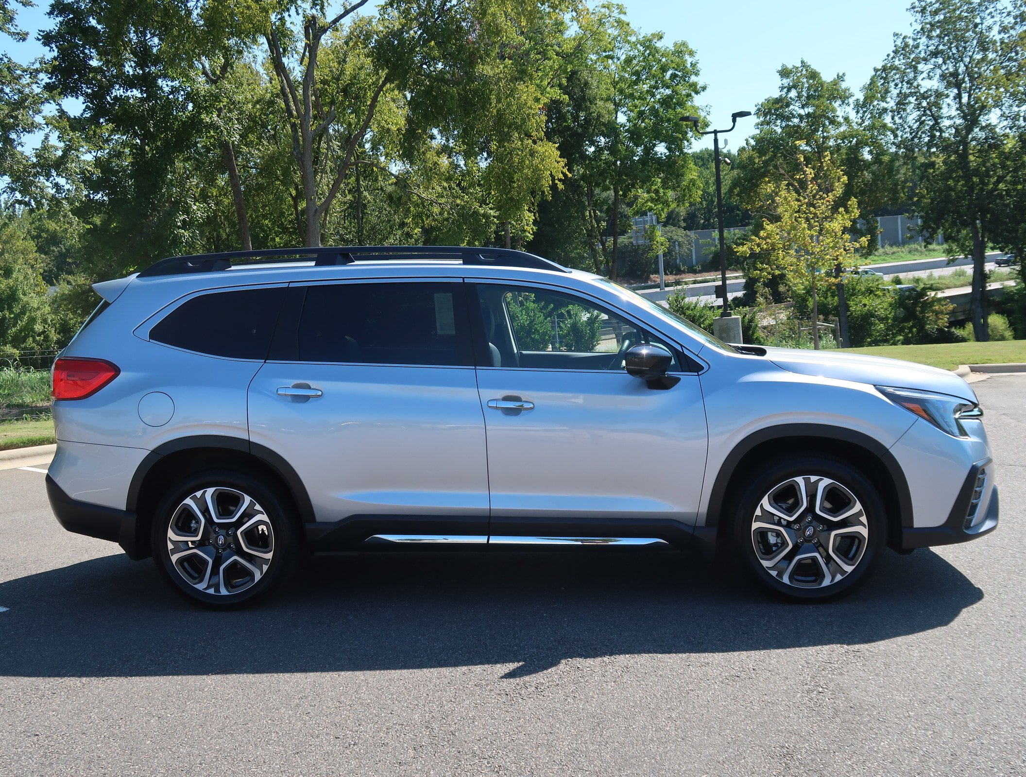 Used 2024 Subaru Ascent Touring w/ Popular Package #2 AWD/4WD image 9