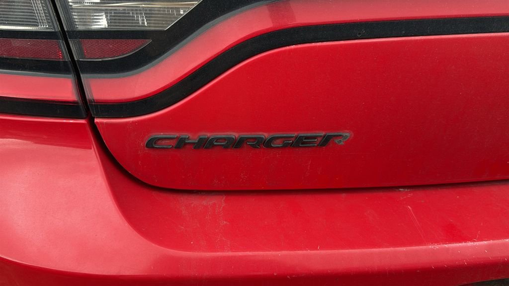 Used 2018 Dodge Charger SXT w/ Blacktop Package RWD image 4