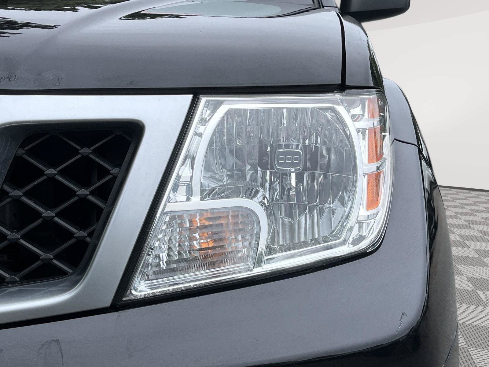 Used 2020 Nissan Frontier SV AWD/4WD image 10
