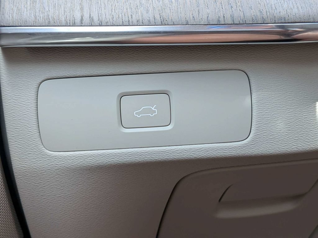 Certified 2024 Volvo XC90 B6 Ultimate w/ Lounge Package AWD/4WD image 34
