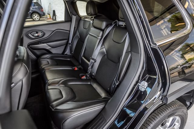 Used 2019 Jeep Cherokee Latitude Plus FWD image 42