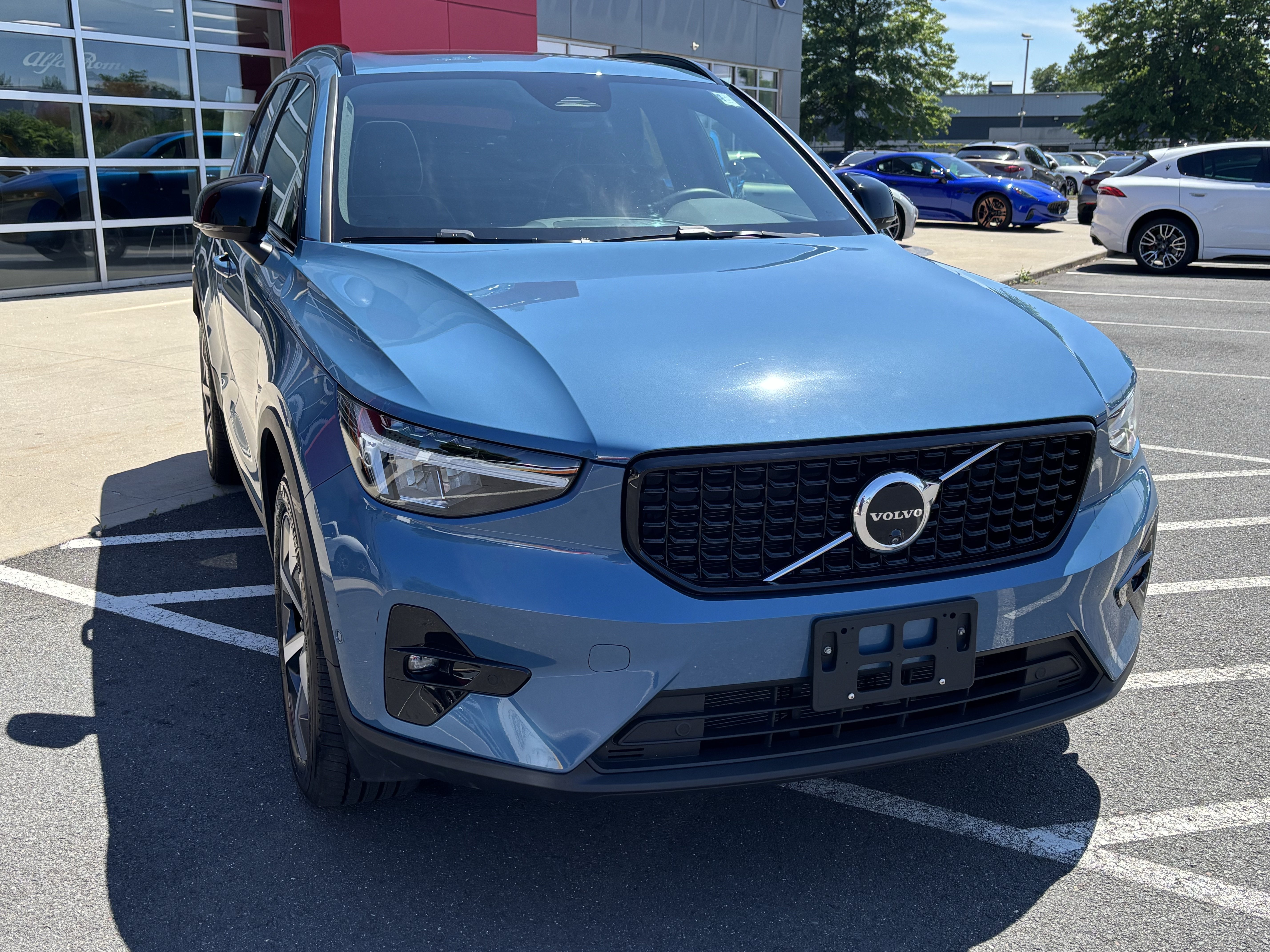 Used 2025 Volvo XC40 B5 Plus AWD/4WD image 11