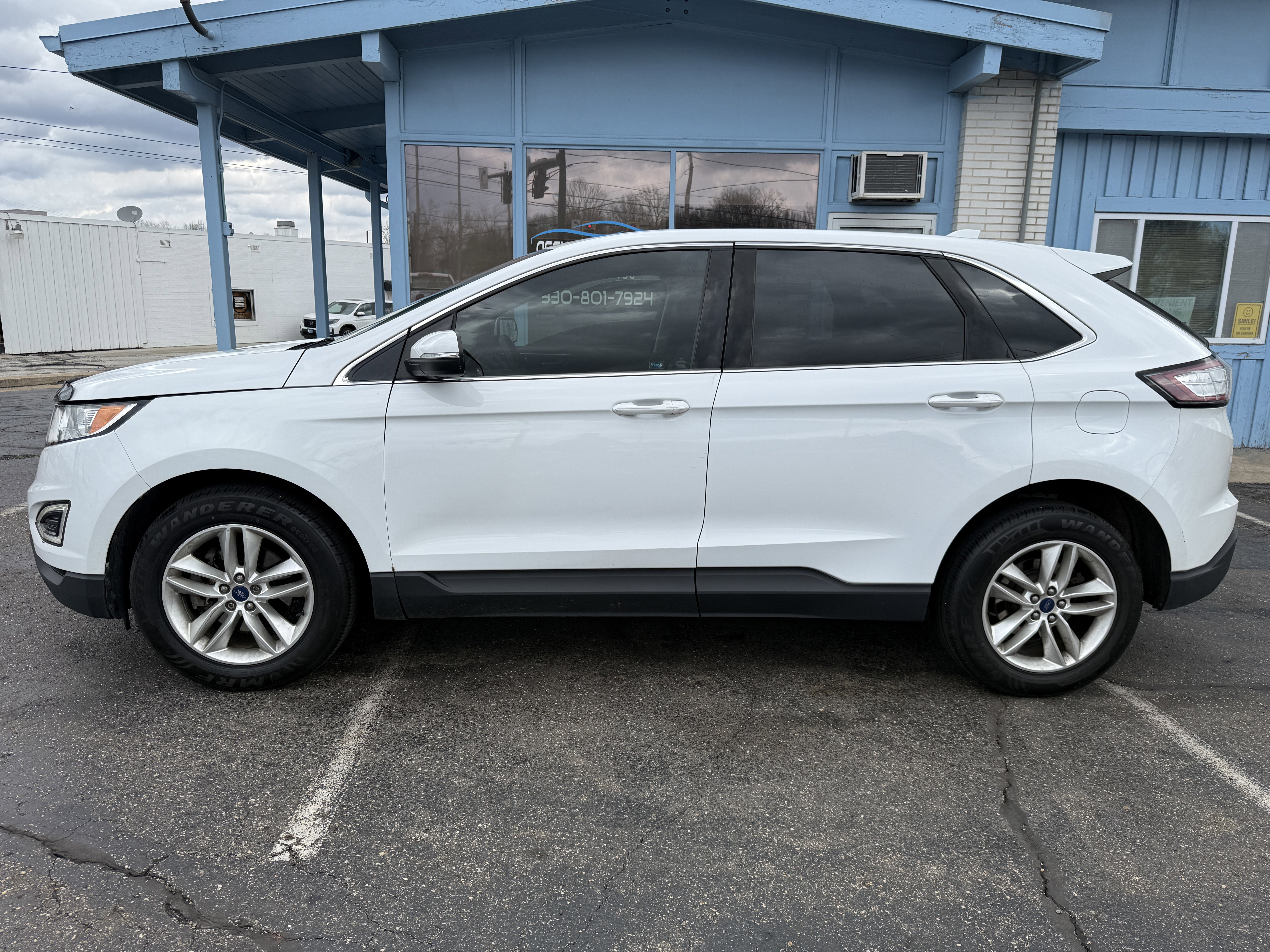 Used 2017 Ford Edge SEL w/ Equipment Group 201A image 2
