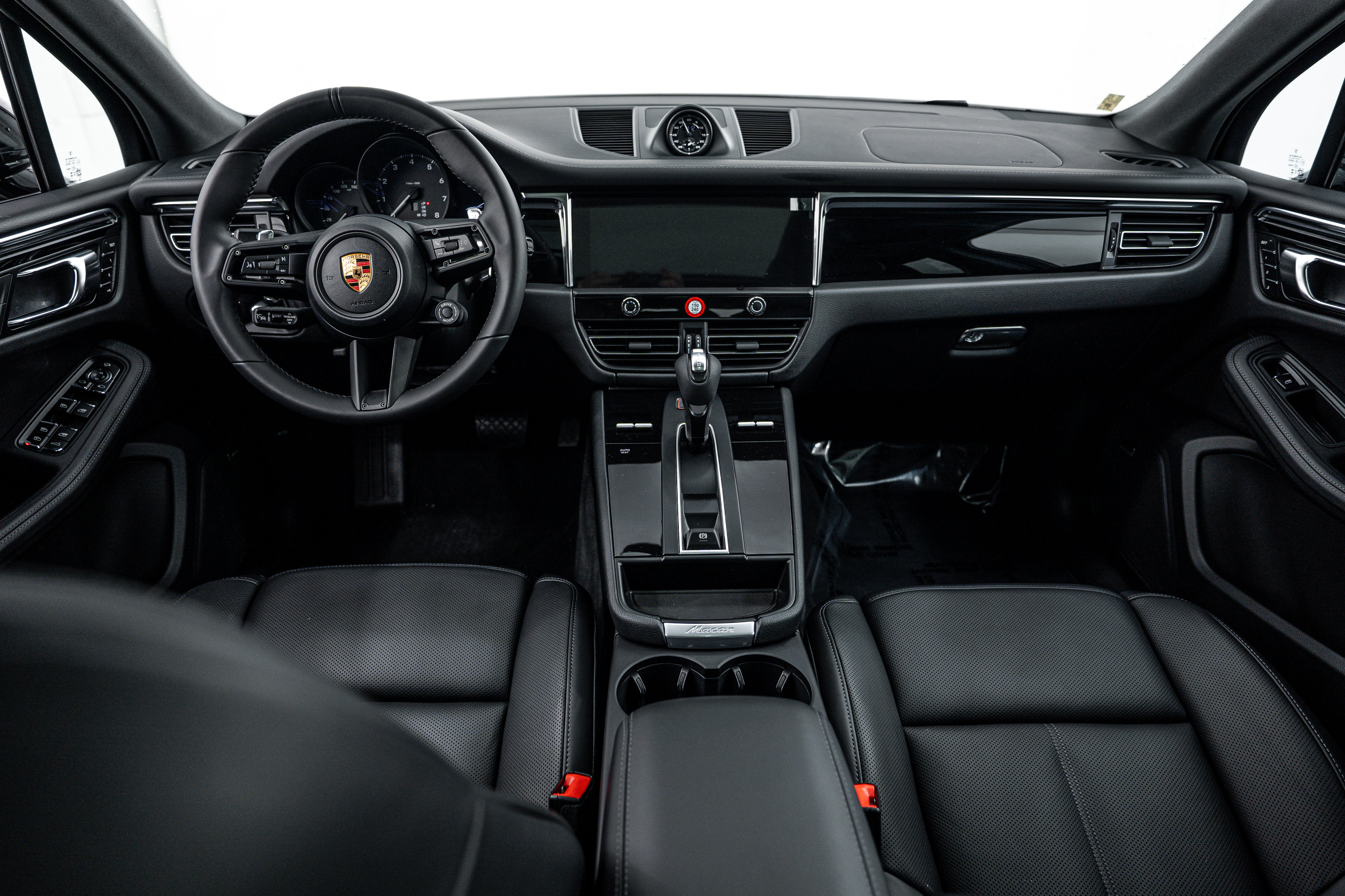 Certified 2026 Porsche Macan AWD/4WD image 26