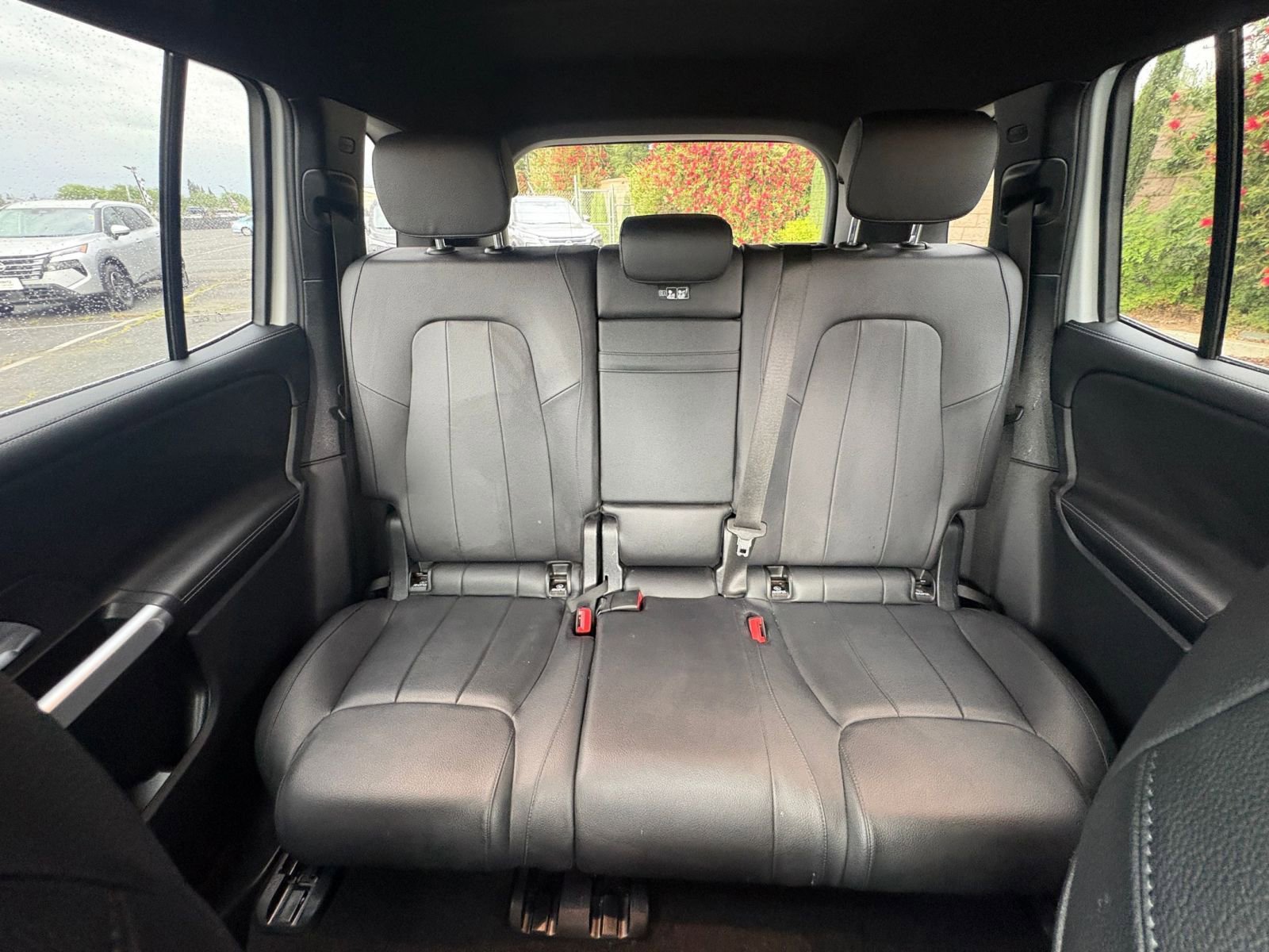 Used 2025 Mercedes-Benz GLB 250 4MATIC image 41