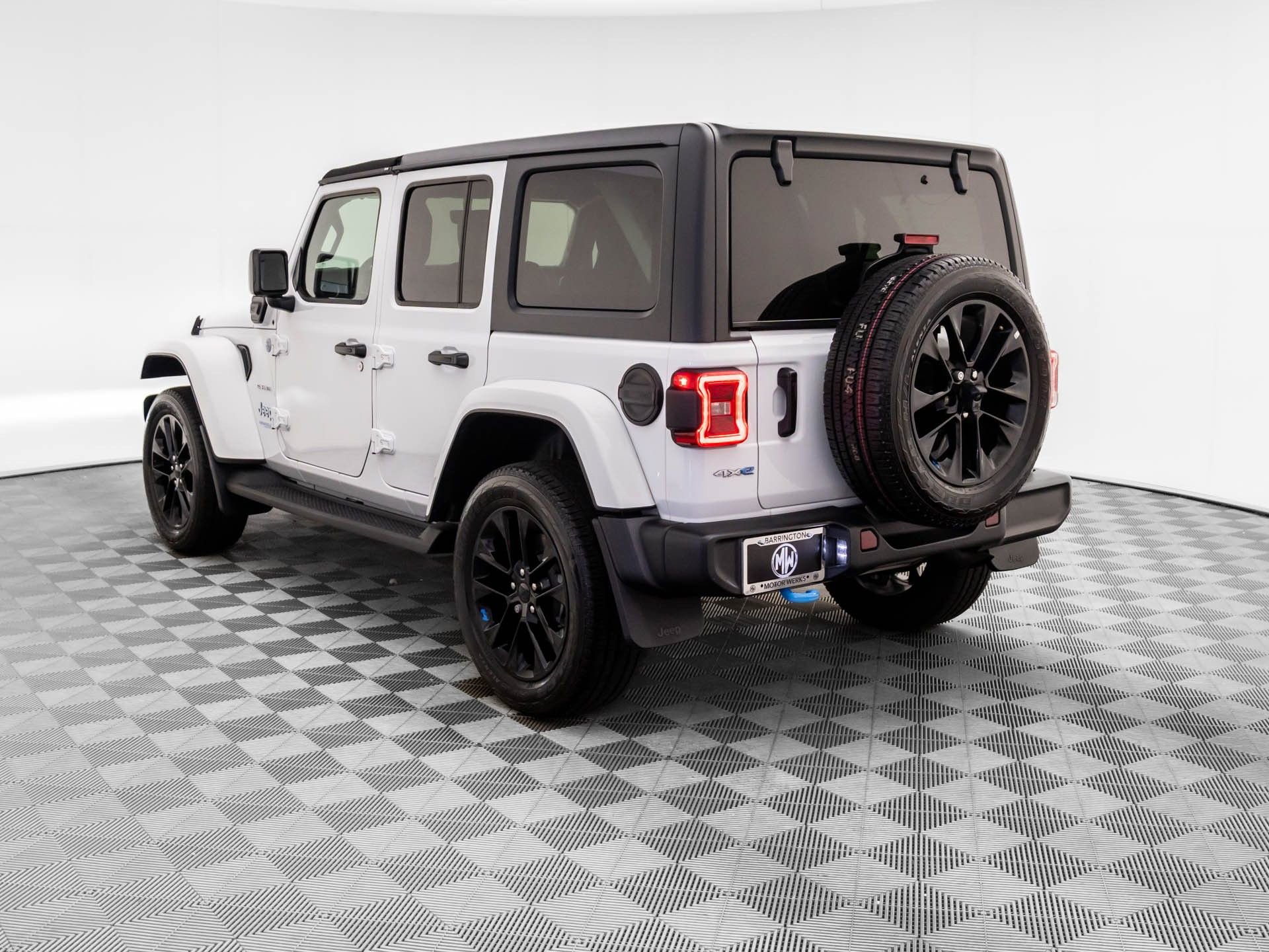 Used 2022 Jeep Wrangler Unlimited Sahara w/ Cold Weather Group image 3