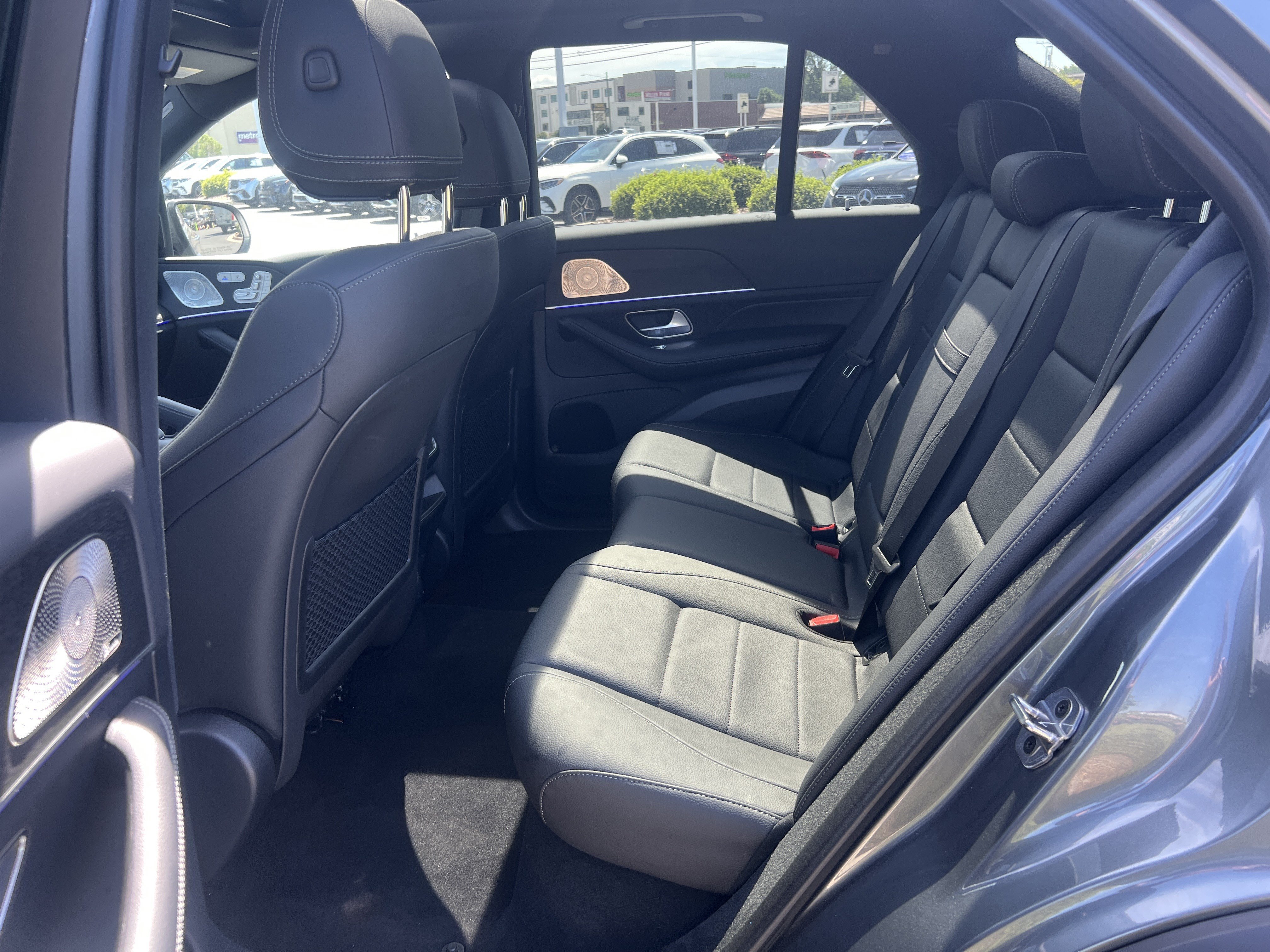 Certified 2025 Mercedes-Benz GLE 450e 4MATIC w/ Driver Assistance Package image 33