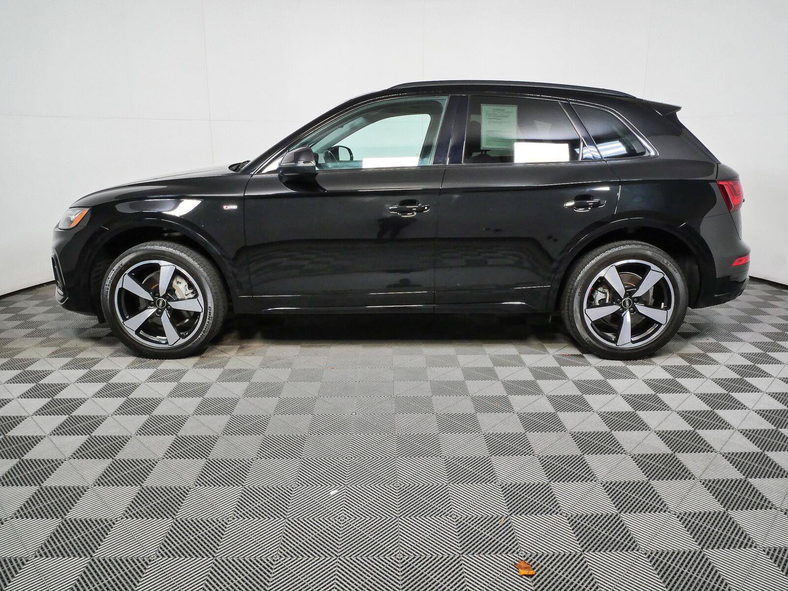 Used 2023 Audi Q5 2.0T Premium Plus w/ Premium Plus Package AWD/4WD image 25