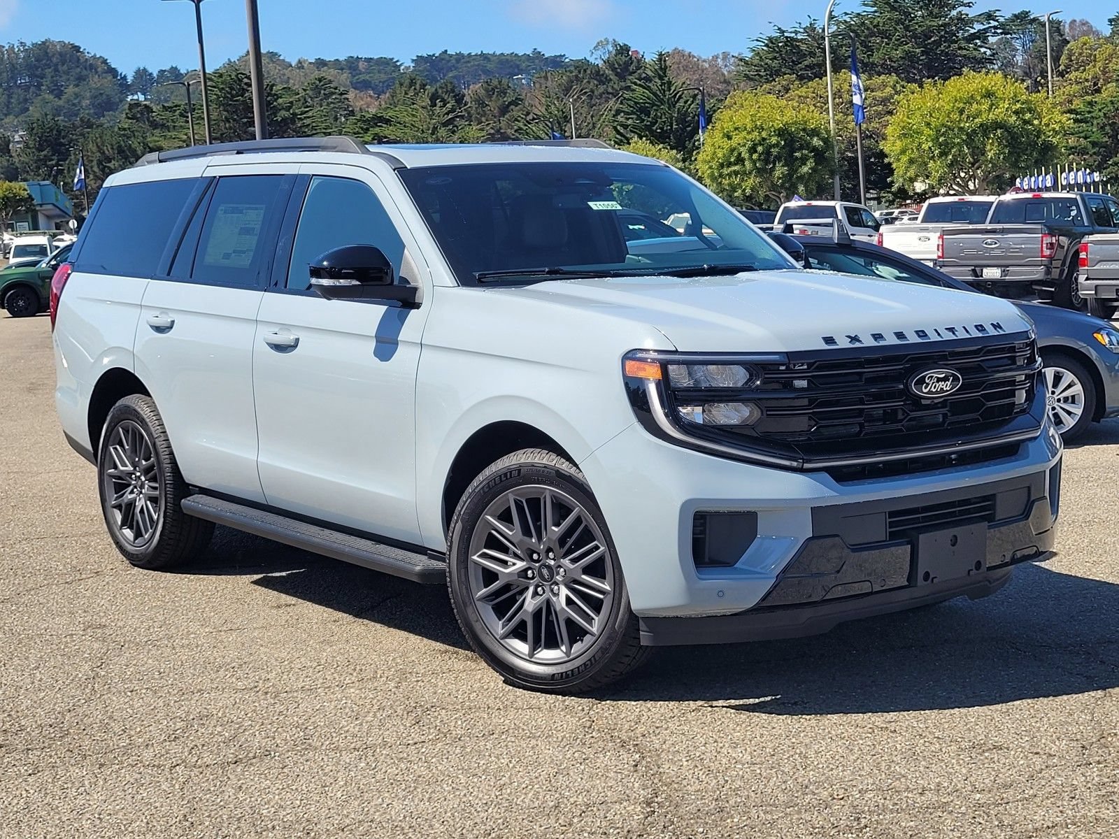 New 2026 Ford Expedition Platinum w/ Stealth Appearance Package AWD/4WD image 2