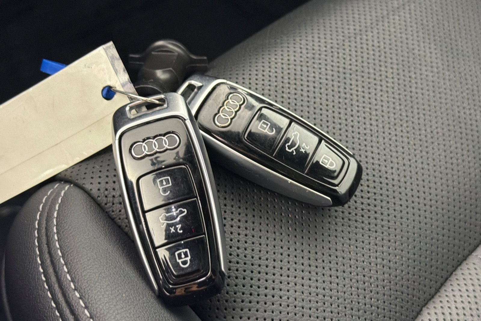 Used 2023 Audi e-tron Premium Plus w/ Premium Plus Package AWD/4WD image 25