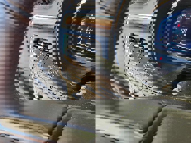 Used 2023 Chevrolet Suburban Premier AWD/4WD image 29