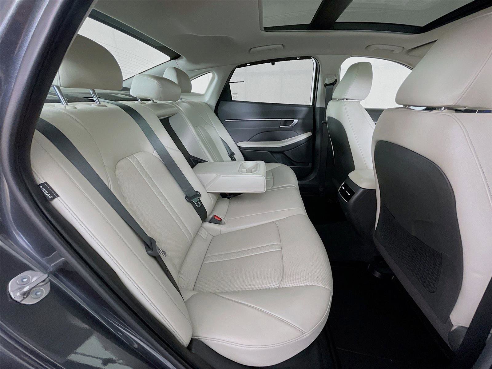 Used 2025 Hyundai Sonata Limited image 32