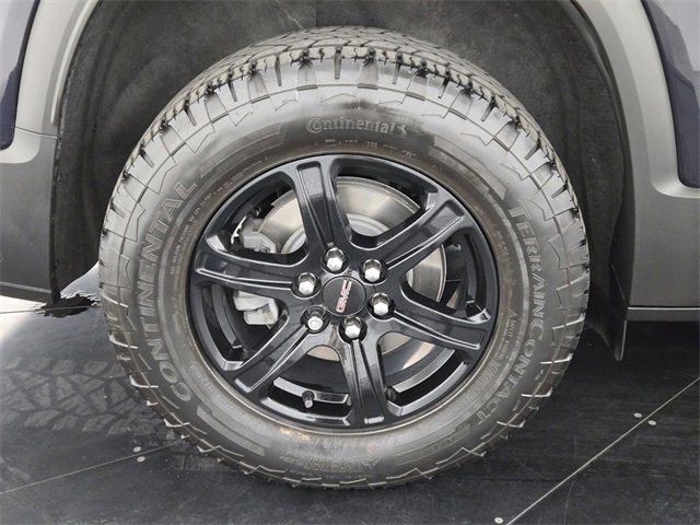 Used 2021 GMC Acadia AT4 w/ Technology Package image 10