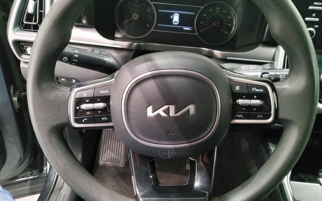 Used 2023 Kia Sorento LX image 27