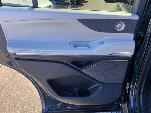 New 2026 Lincoln Navigator Reserve AWD/4WD image 9