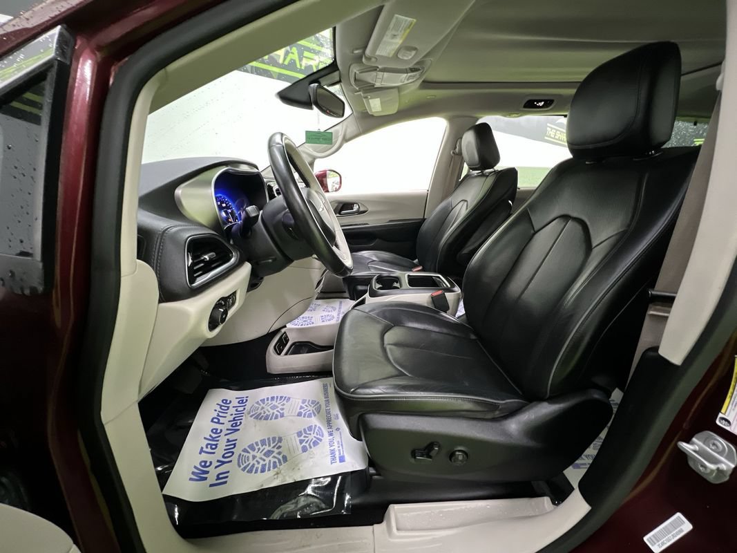 Used 2018 Chrysler Pacifica Limited FWD image 17