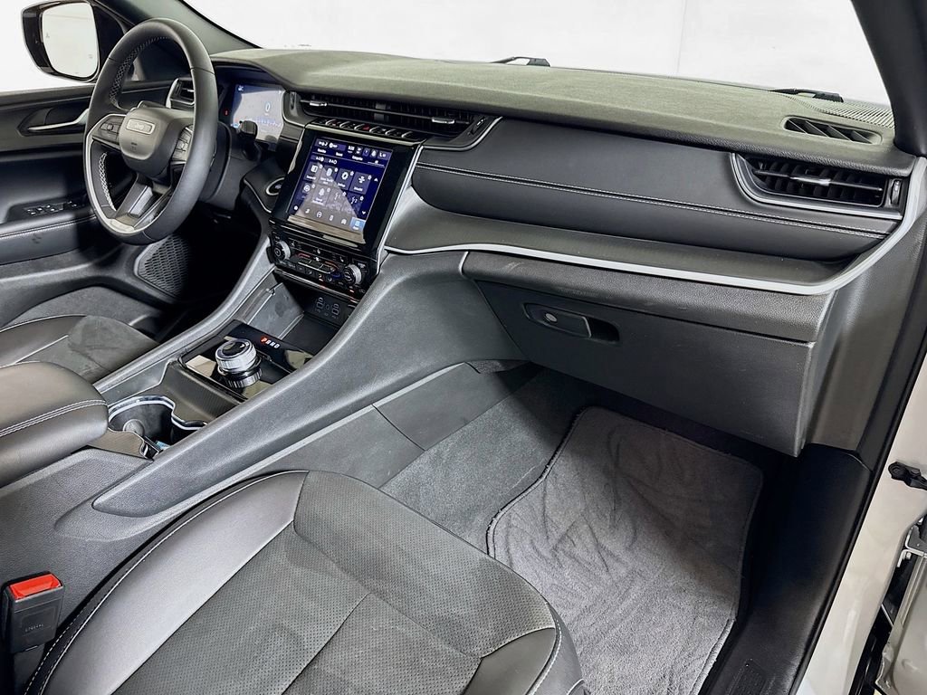 Used 2023 Jeep Grand Cherokee Altitude image 27