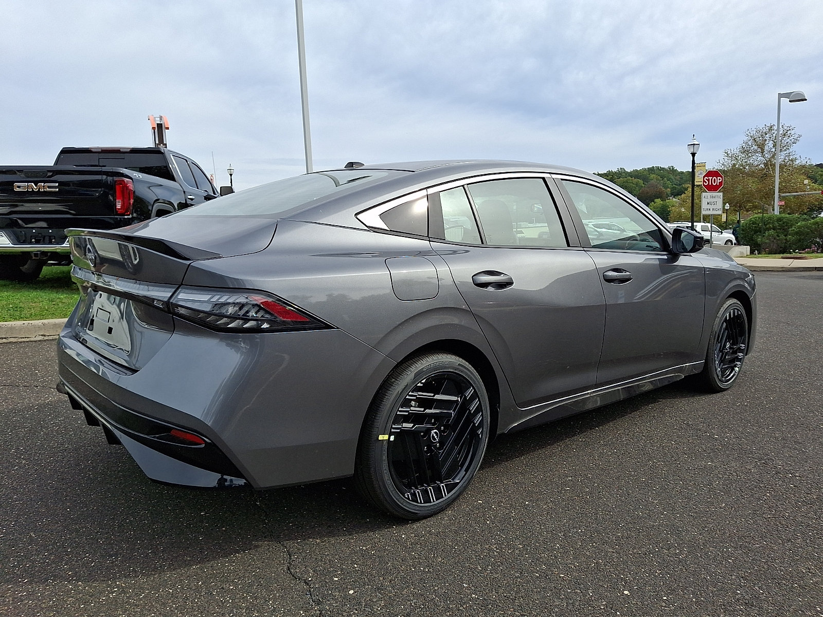 New 2027 Nissan Sentra SR w/ SR All Weather Package FWD image 4