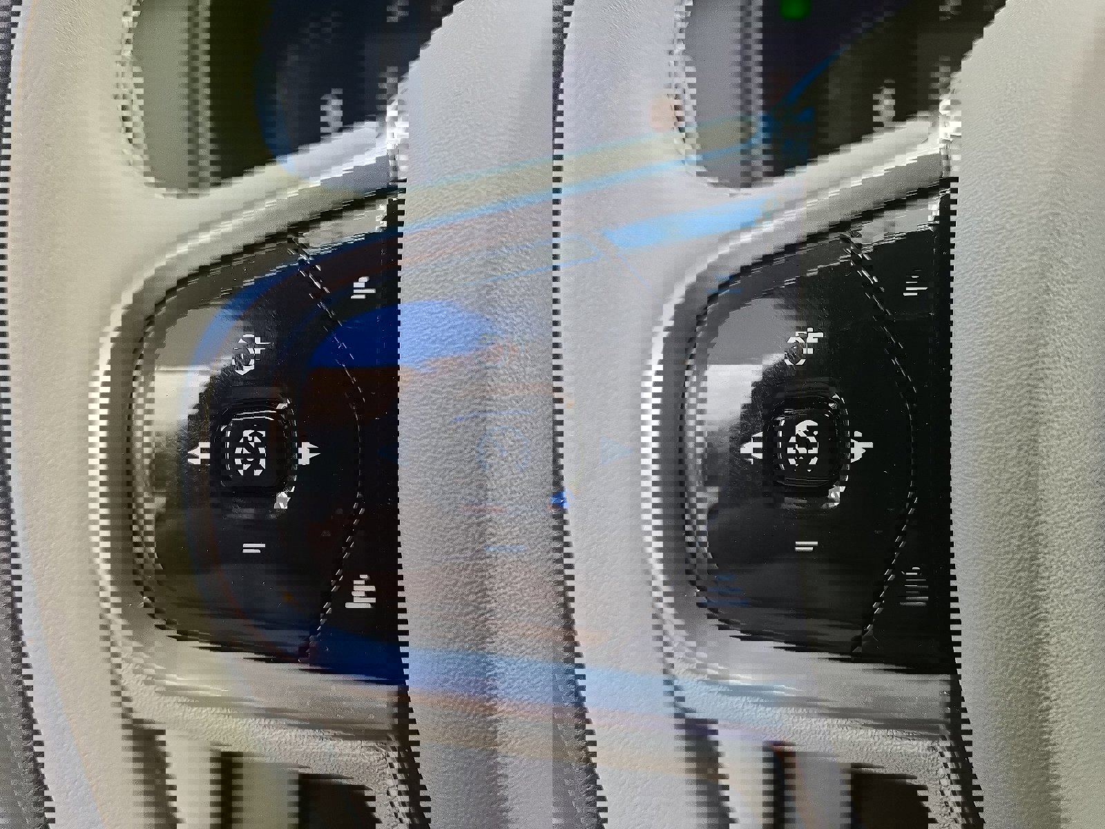 Used 2023 Volvo XC90 B6 Plus image 23