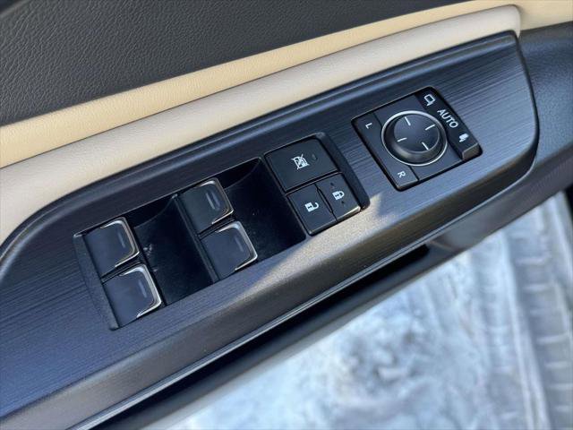 Used 2021 Lexus ES 300h w/ Premium Package image 15