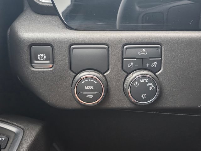 Used 2025 Chevrolet Silverado 1500 LT RWD image 30