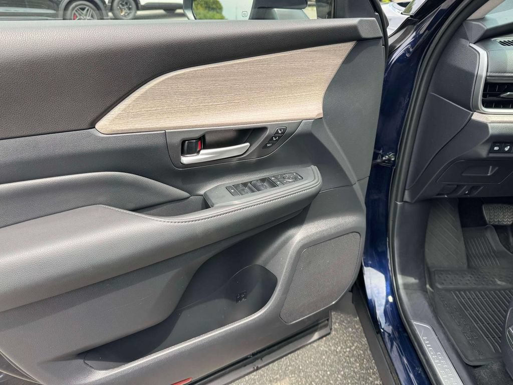 Used 2026 Toyota Grand Highlander AWD image 19