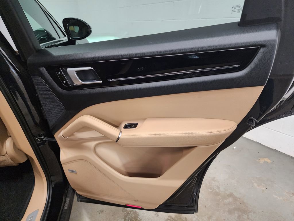 Used 2019 Porsche Cayenne AWD/4WD image 29