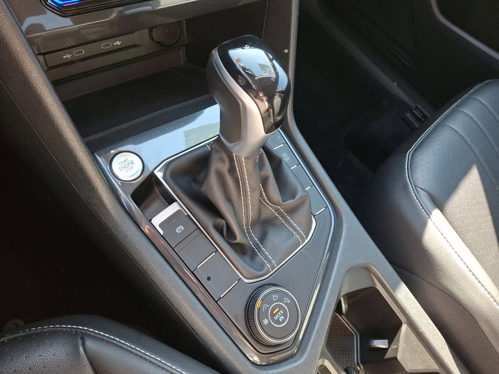 Certified 2024 Volkswagen Tiguan SE image 15