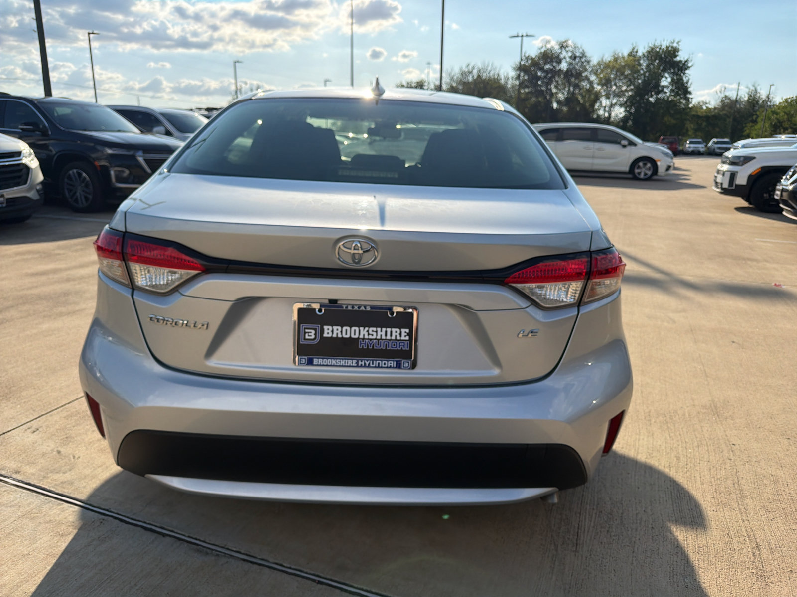 Used 2020 Toyota Corolla LE FWD image 6