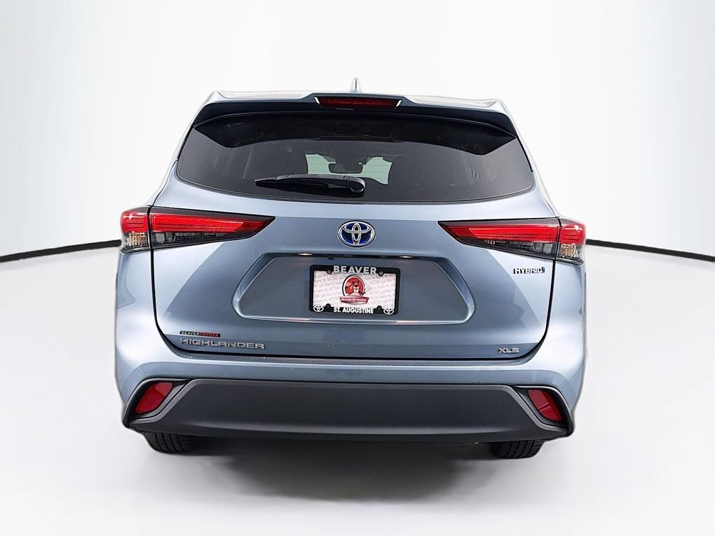 Used 2021 Toyota Highlander XLE AWD/4WD image 2