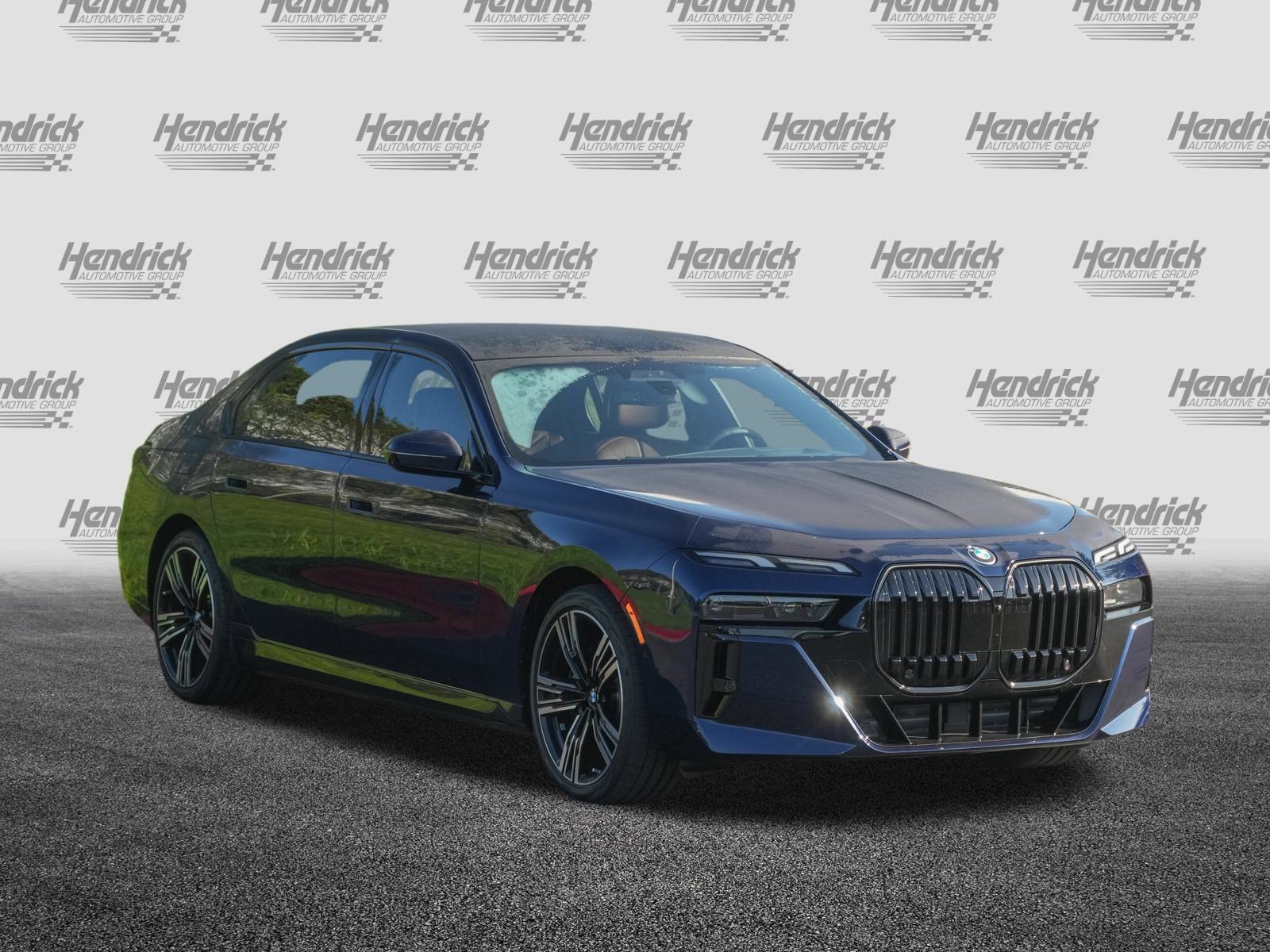 Used 2026 BMW 750e xDrive AWD/4WD image 2