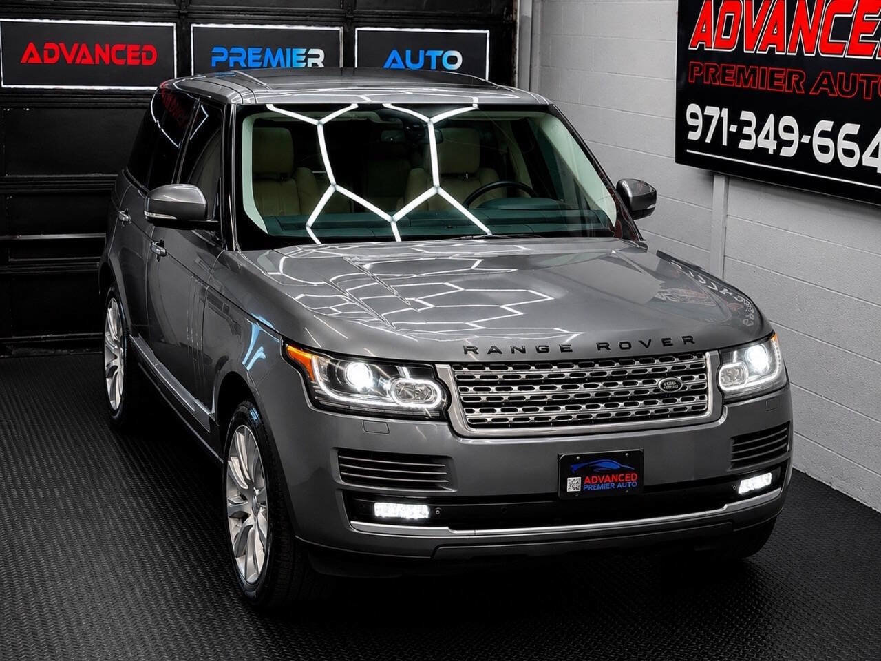 Used 2014 Land Rover Range Rover Supercharged AWD/4WD image 2