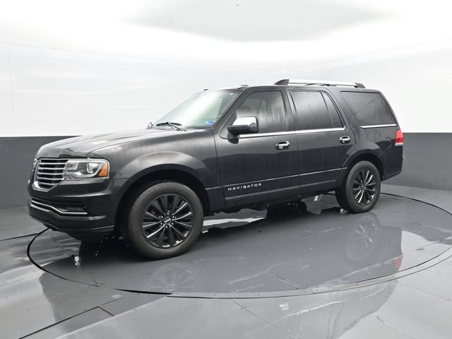 Used 2015 Lincoln Navigator 2WD image 2