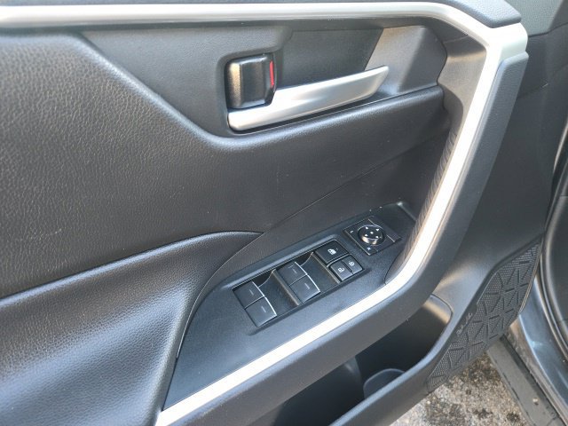 Used 2025 Toyota RAV4 XLE AWD/4WD image 26