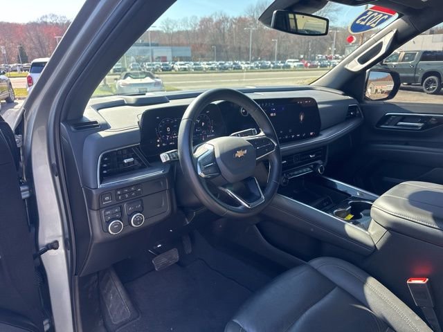 Used 2025 Chevrolet Suburban Z71 AWD/4WD image 8