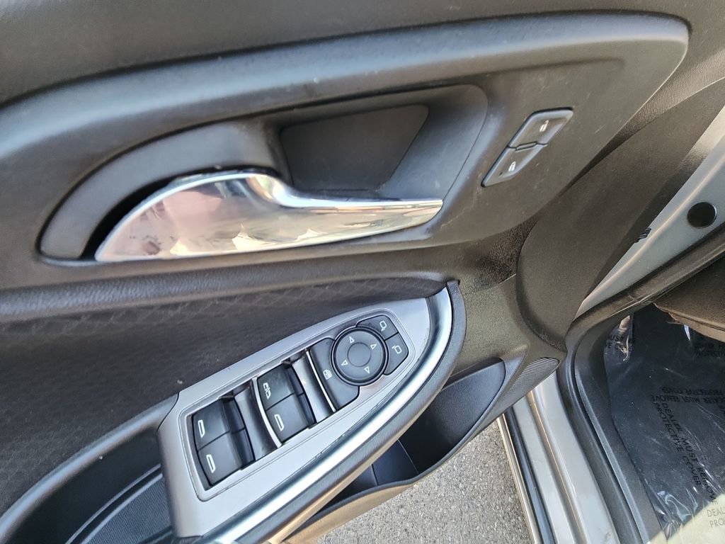 Used 2017 Chevrolet Malibu LT FWD image 35