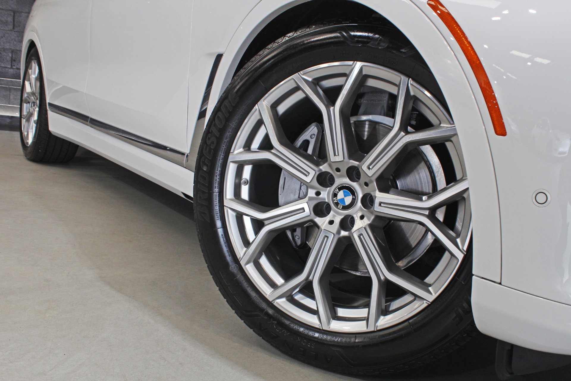 Used 2022 BMW X7 xDrive40i w/ Executive Package AWD/4WD image 16